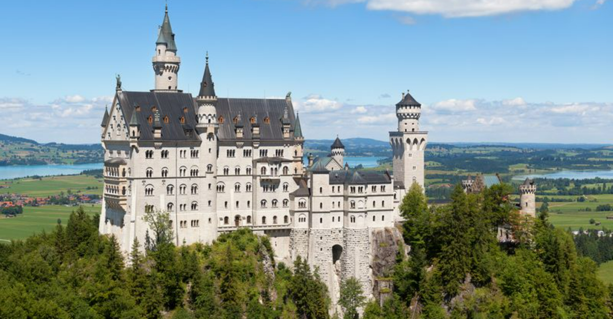 世界中のさまざまな国の最も象徴的なモニュメントは何ですか？