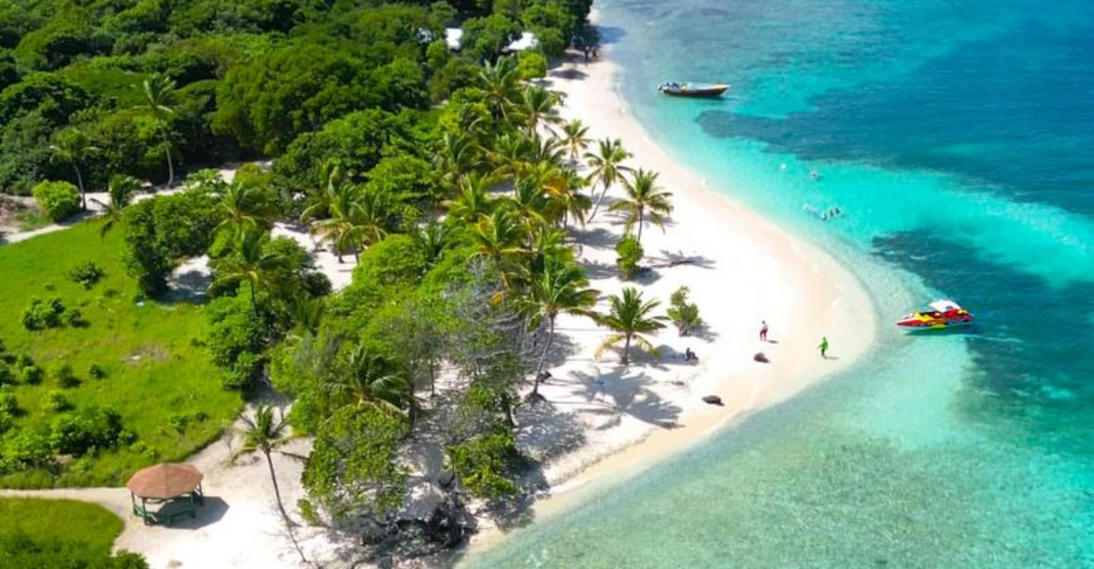 2025年に訪問しなければならないカリブ海のトップ18島