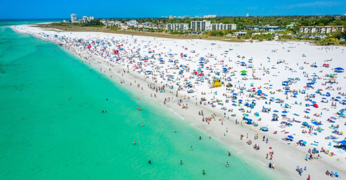 あなたの夏のバケツリストのスポットに値する25の東海岸のビーチ