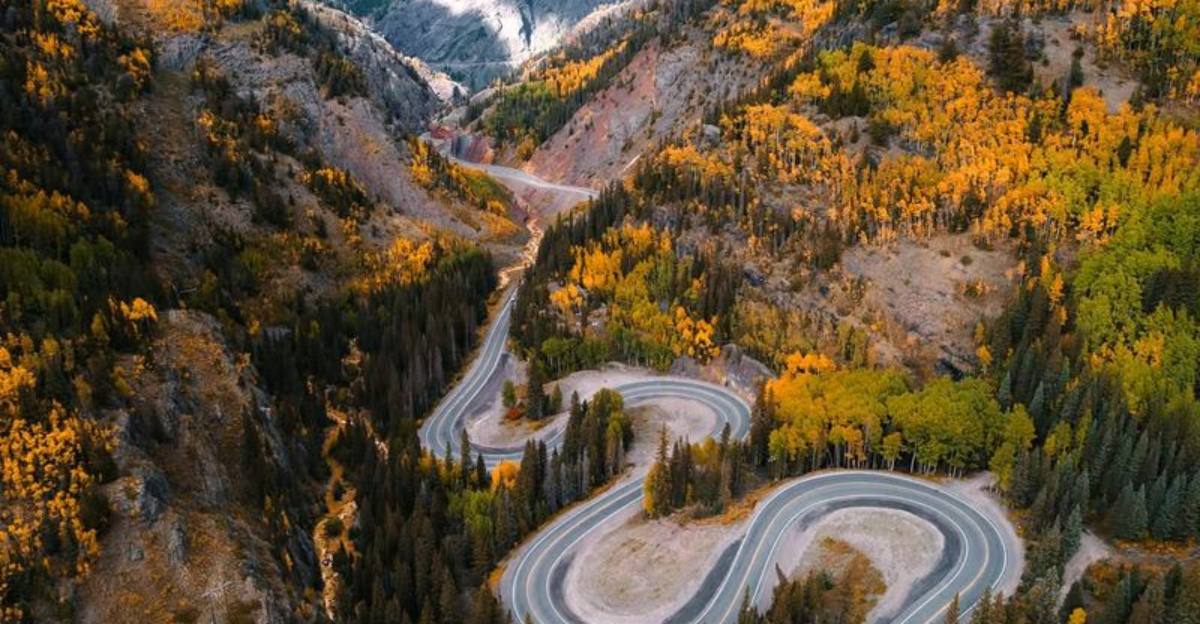 あなたがおそらく聞いたことがないアメリカの15の最も過小評価されている風光明媚なドライブ