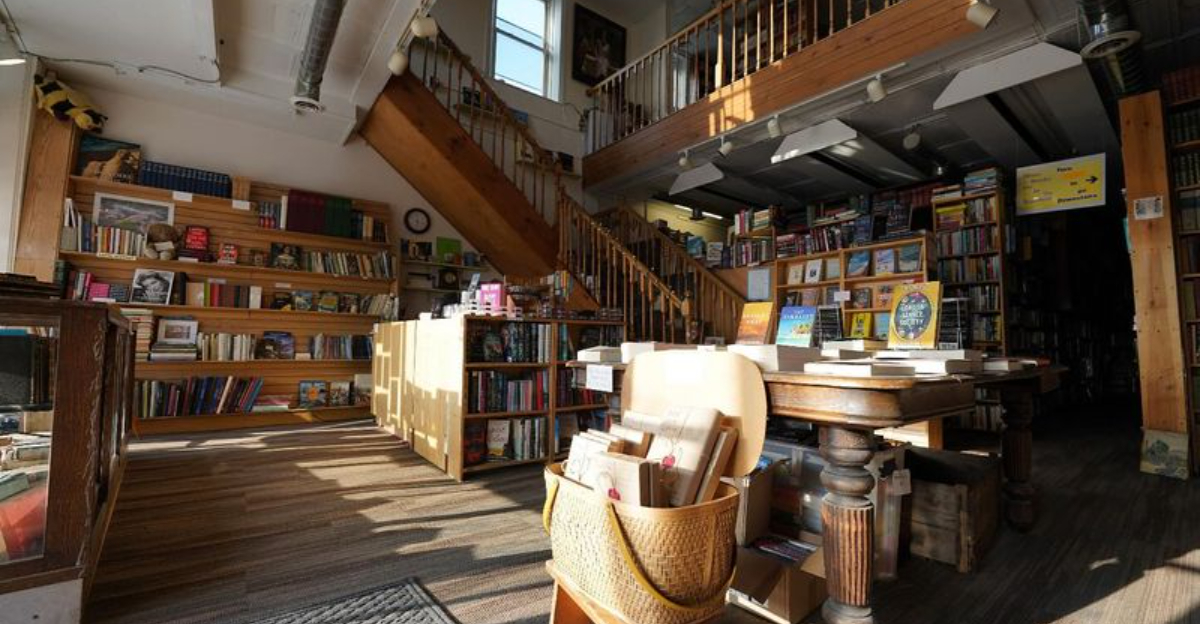 予算に優しい本の運搬：伝説的な中古の棚がある18の都市