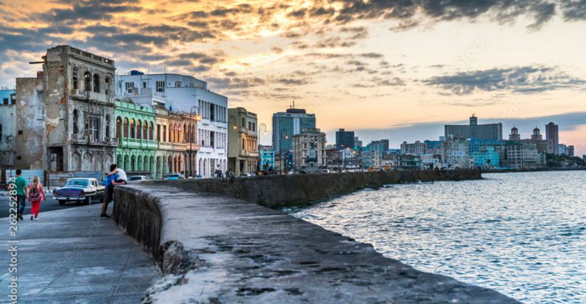 キューバの探索：ビーチ、古い車、活気のある文化のための15の必見のスポット