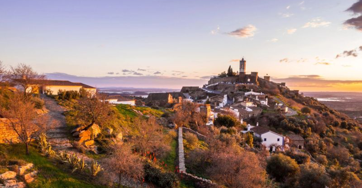 避けるべき10の誇張された休暇スポットと、代わりに発見する価値のある5つの隠された宝石