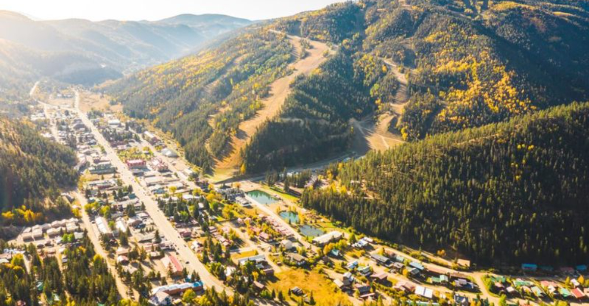 サングレ・デ・クリストスの12人の人里離れた町 + 3つの必見の隠された宝石