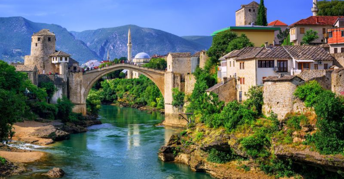 訪問する価値のある12の過小評価されている国際的な目的地 +さらに3つ見逃してはいけません