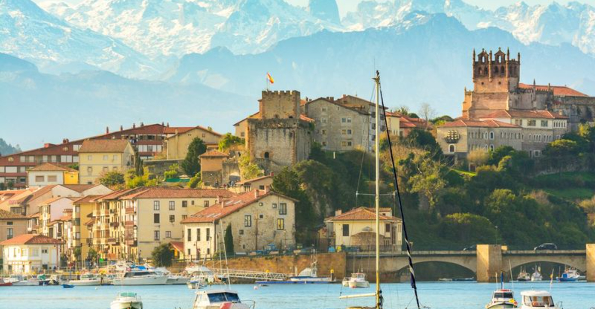 スペインの17の秘密のビーチタウンは、イビサよりも見事です