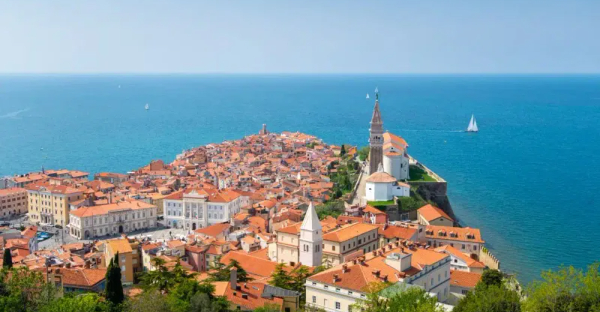 ほとんどの観光客が知らない18の美しい休暇の目的地に加えて、実際に訪問するための3つのインサイダーのヒント