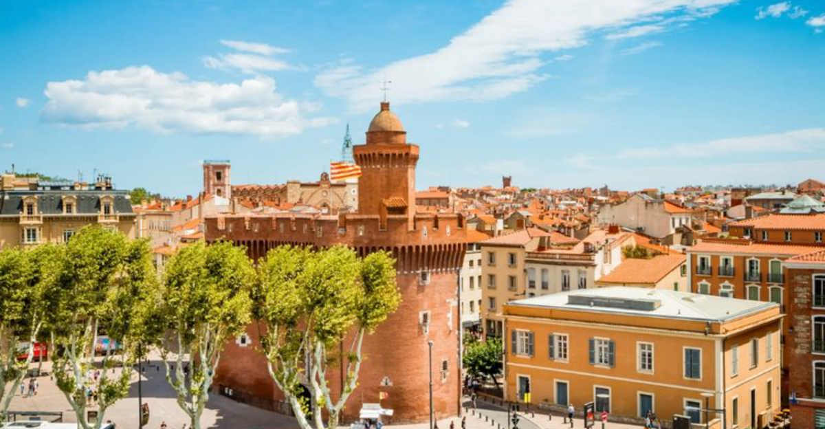 パリ以上の約束を約束したが、完全に平らになった3つを配達しなかった5つのフランスの都市