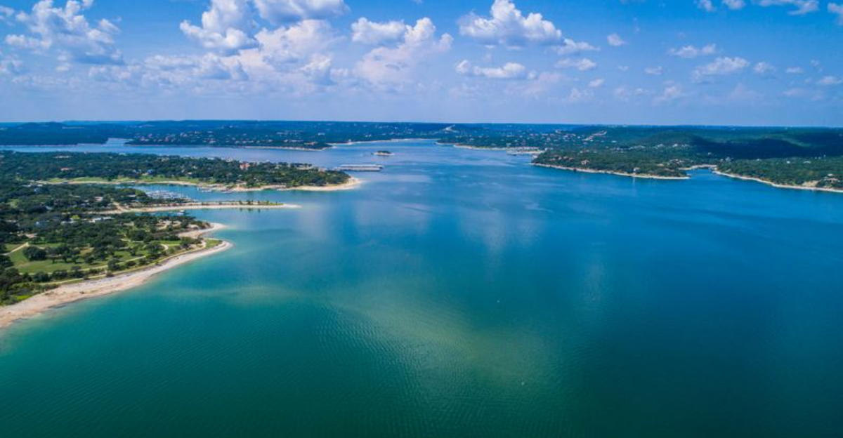 テキサスで最もきれいな11の湖を発見してください