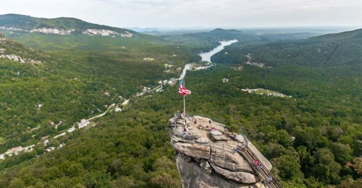 ノースカロライナ州では、15の壮大な夏のロードトリップが停止します