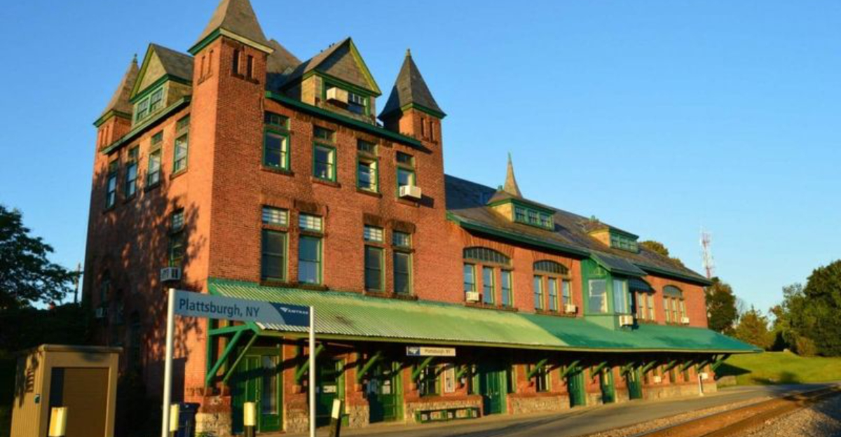 夏のバケツリストに属する16の過小評価されている米国の列車停留所