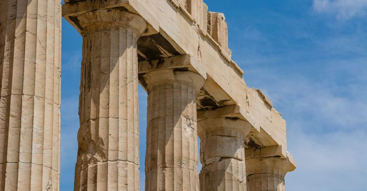 遠くから賞賛する7つの有名なランドマークと、クローズアップに値する9