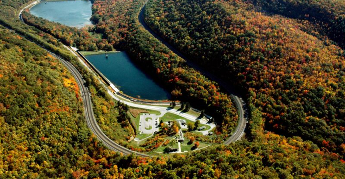 海岸から海岸：米国で最も長い列車ルートは3,400マイルに及び、2つの象徴的な都市を接続します