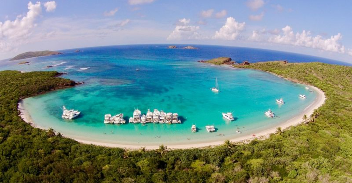 世界最高のビーチの1つで島を発見し、途中でさらにカリブ海の秘密をいくつか発見してください