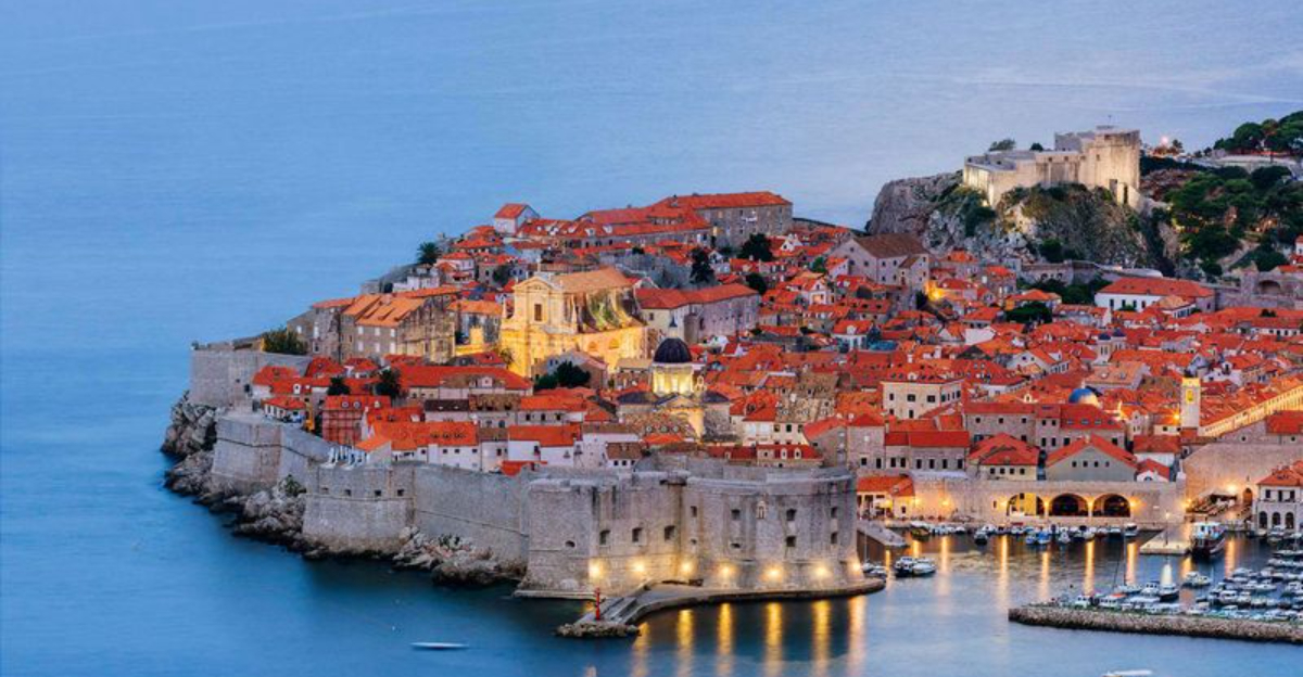 色の世界を体験する：あなたの感覚を驚かせる41の目的地