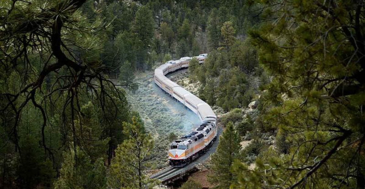 私はロードトリップをスキップして、電車をグランドキャニオンに行きました。それは2倍の長さでしたが、それだけの価値がありました