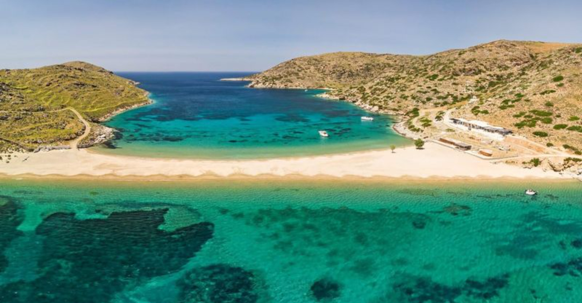 私はアテネ近くのこの過小評価されているギリシャ島に行ったことがありますが、それはミコノスの最良の代替品かもしれません