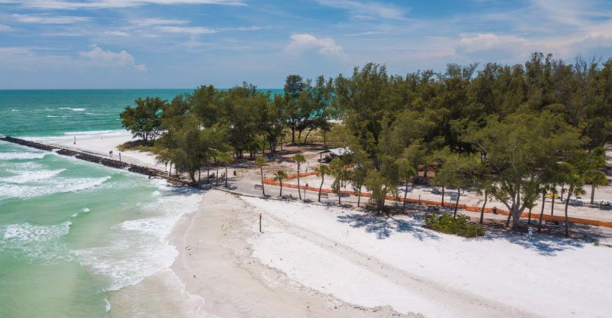地元の人々に愛されているあまり知られていないフロリダのビーチ