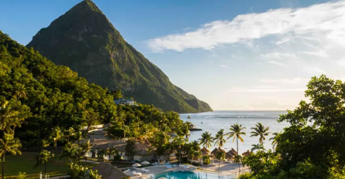 この人里離れたセントルシアリゾートでは、プライベートプール、熱帯雨林スパ、フルバトラーサービスを提供しています