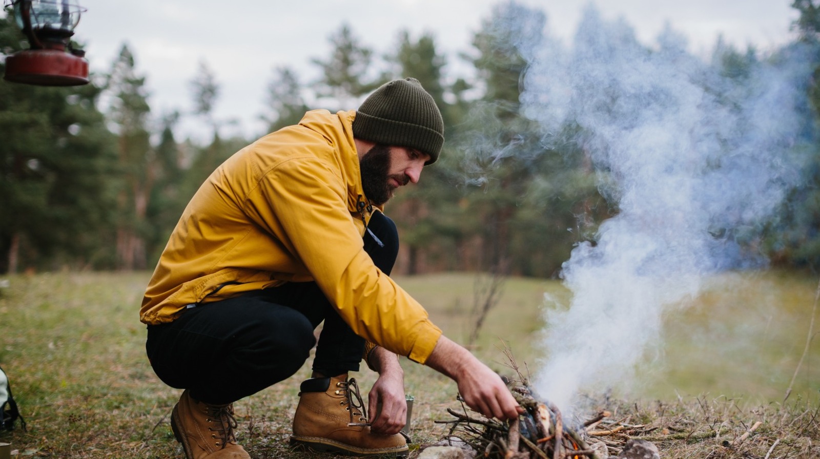 次のアウトドアアドベンチャーの前に知っておくべきクラシックキャンプファイヤー
