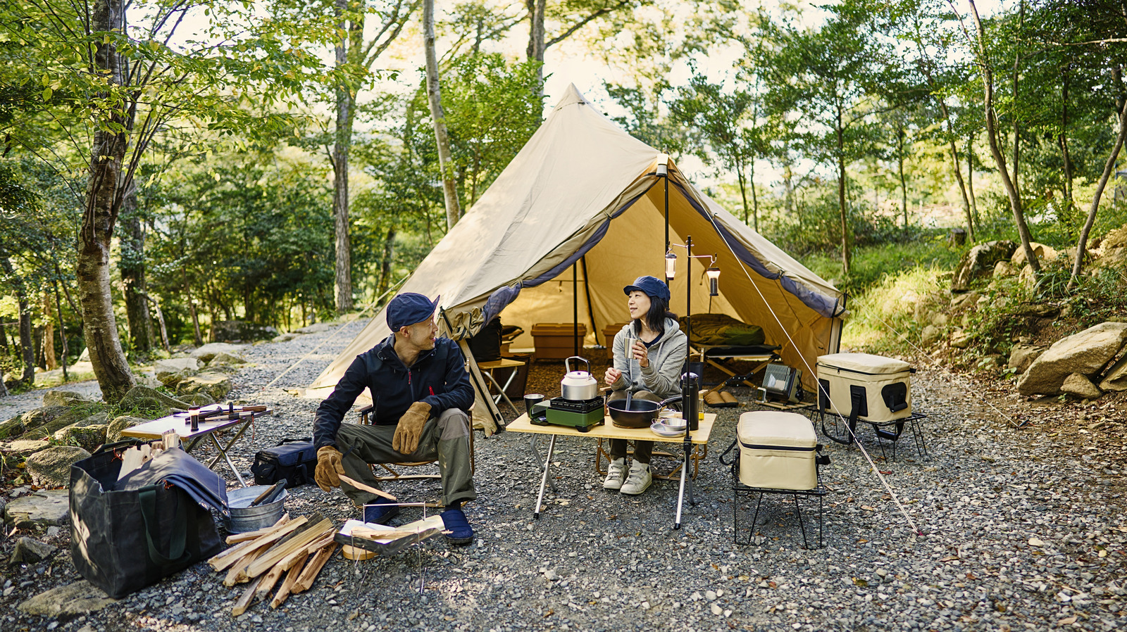 あなたの次のキャンプ旅行に試してみる簡単なDIYシャワーのアイデア