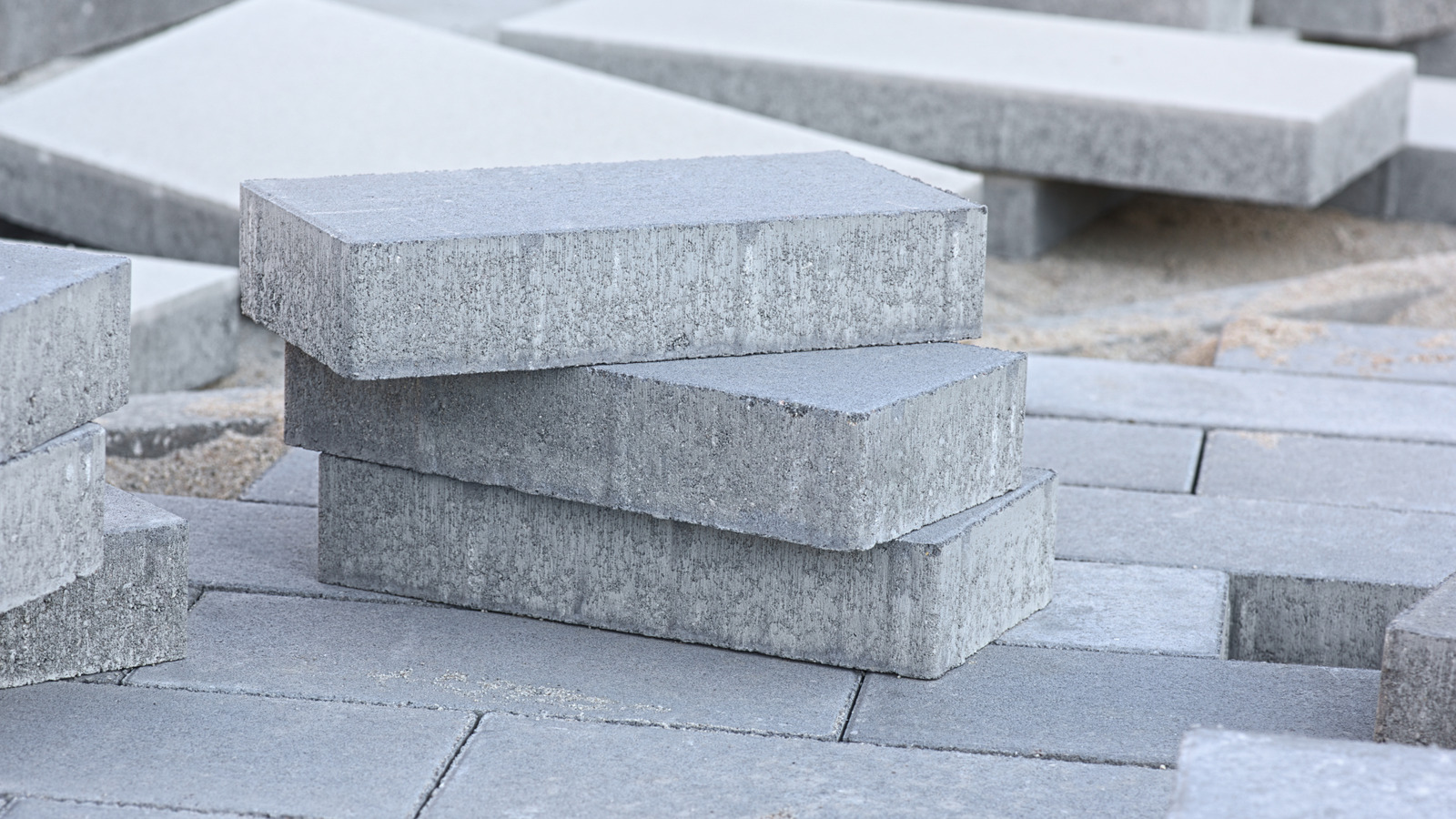 屋外スペースを次のレベルに引き上げる、手頃な価格の DIY ベンチ