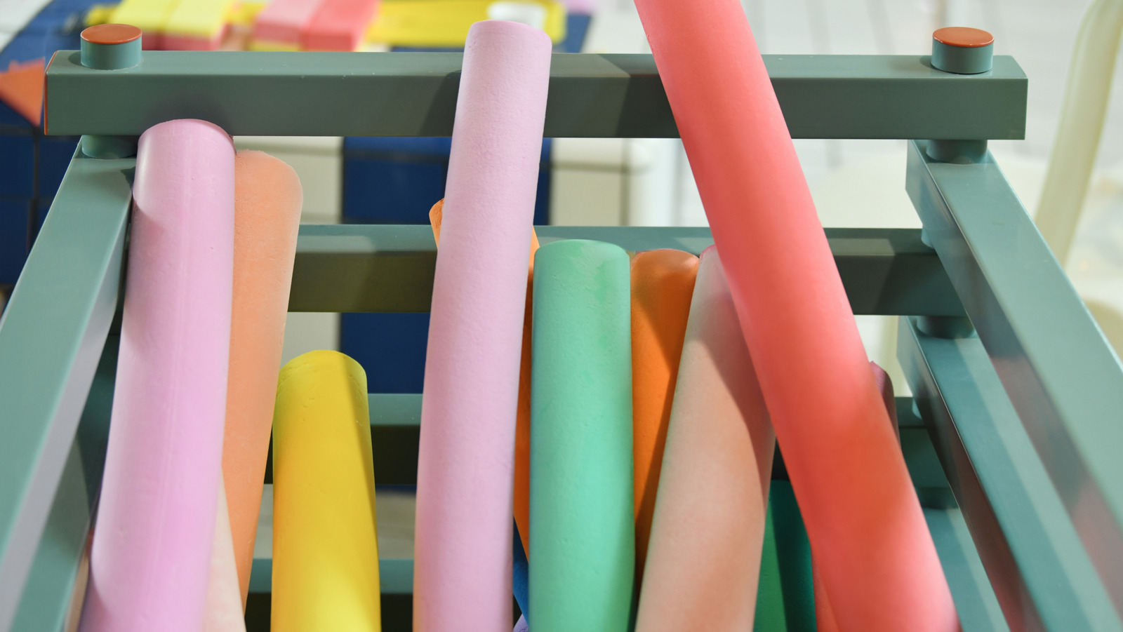 このプールサイドの定番の助けを借りてコピーキャットストーンプランター