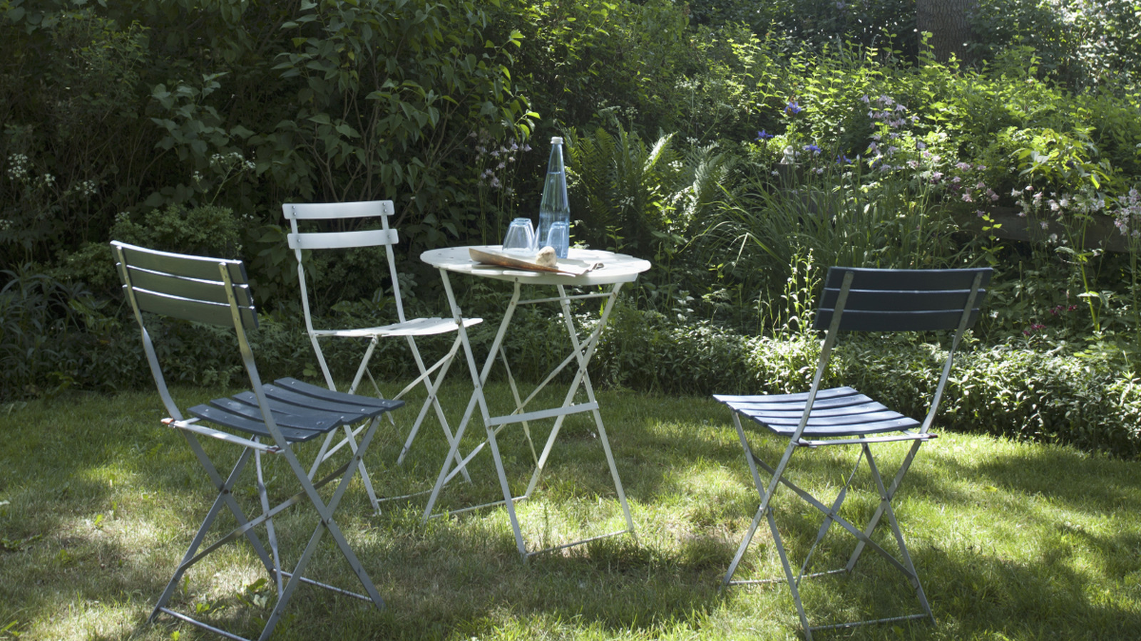 このカラフルな花を植えることによって、あなたの日陰の庭のノンストップブルームを与える