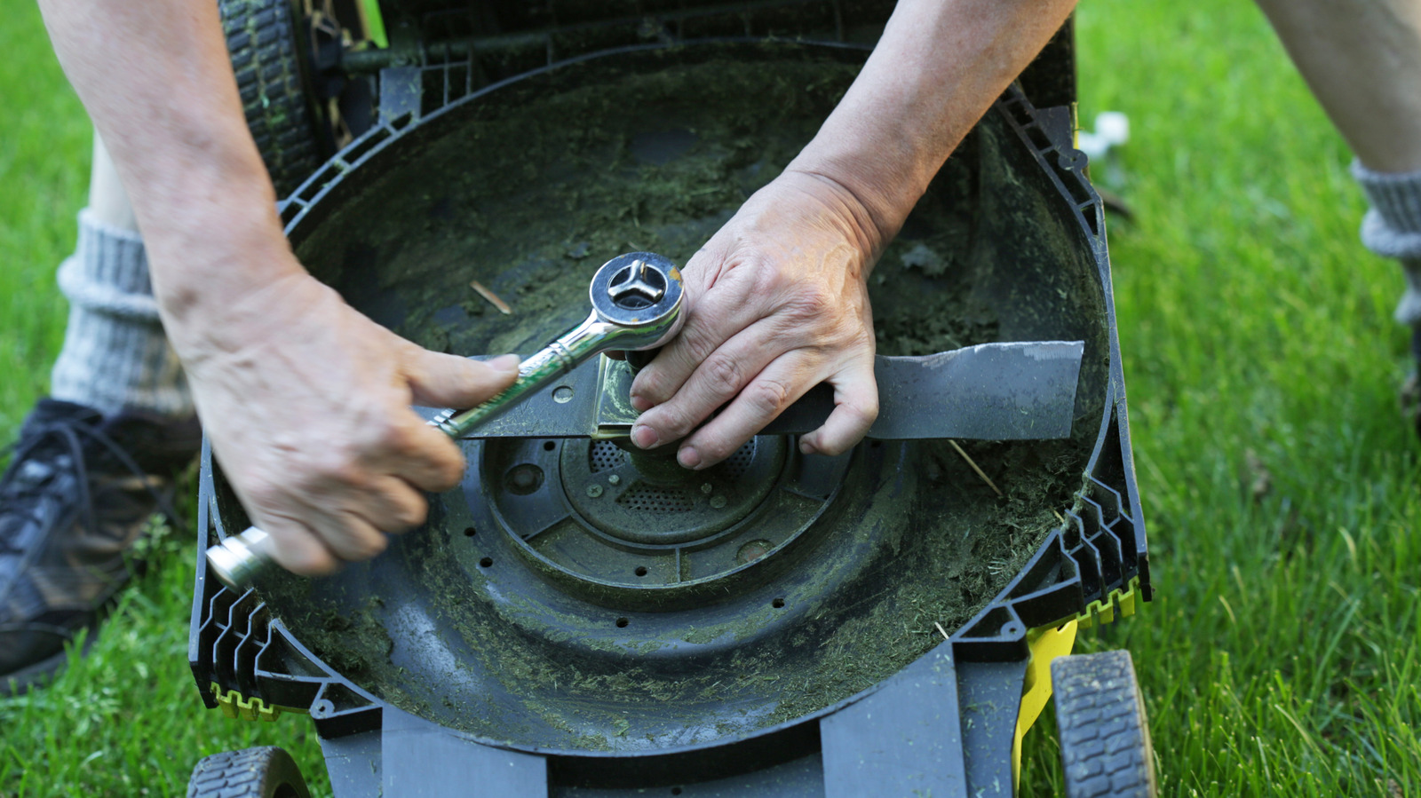 芝刈り機の刃を逆さまに取り付けるとどうなるか