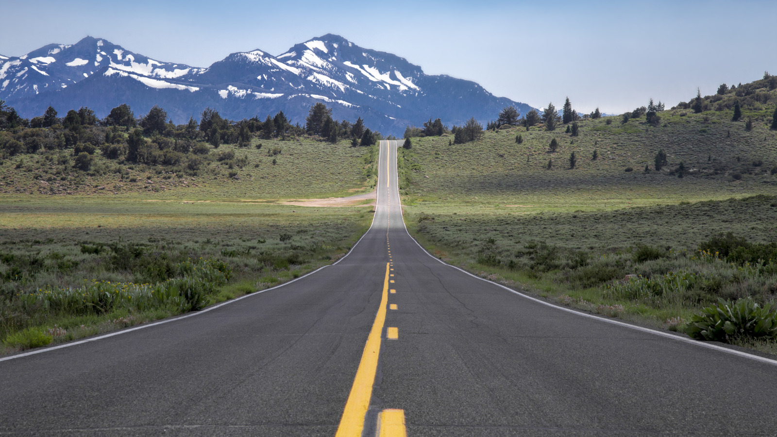 この人気のあるロードトリップルートでこれらの西部の州の自然の美しさを取り入れる