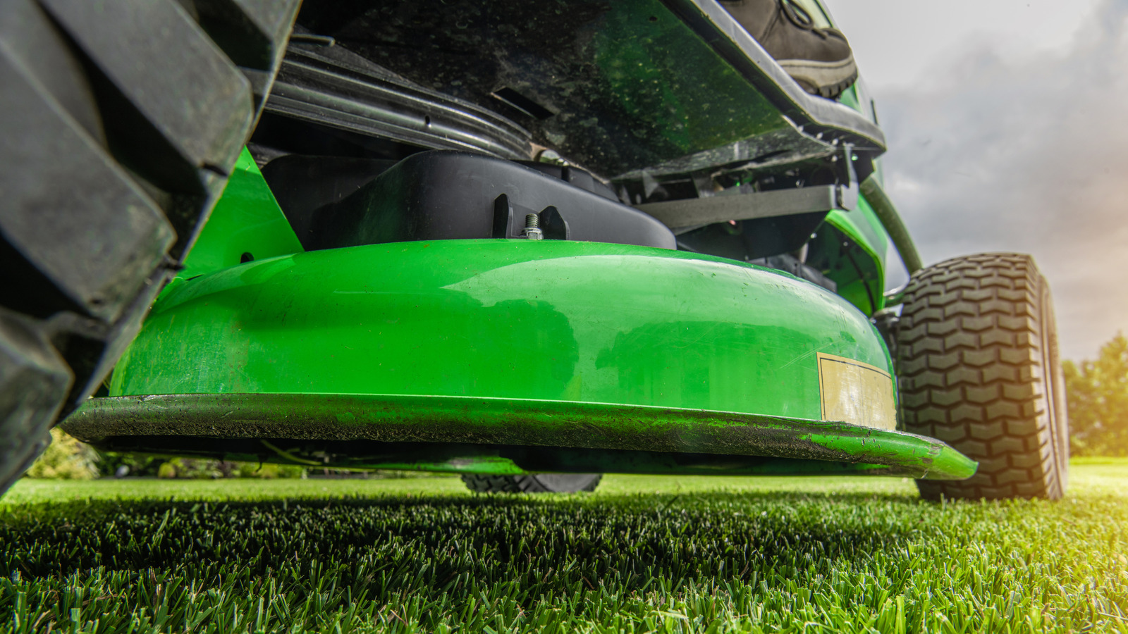 芝刈り機刈り機のデッキスピンドルを交換するための最良の方法