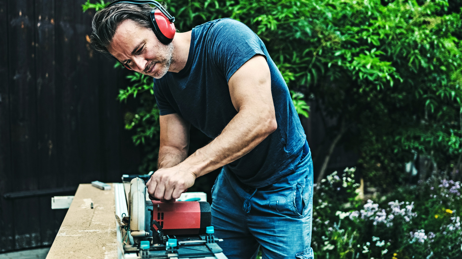 あなたの庭を次のレベルに引き上げるDIY階段プランター