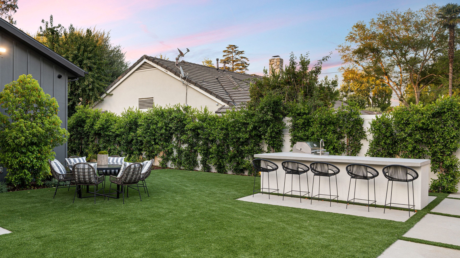 雨天を扱うことができる屋外のバーカウンタートップ素材