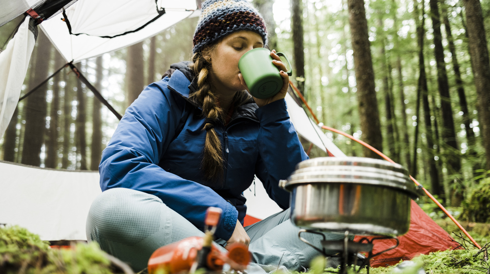 キャンプするときに家に出るべき人気のタイプの容器