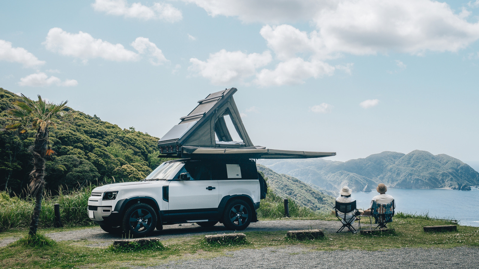 次のキャンプ旅行中に屋上テントの使用を避けたい理由