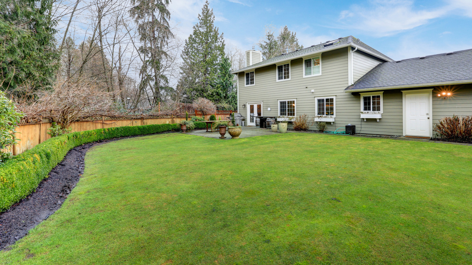 なぜあなたはあなたの庭に大きな水機能を追加することを再考したいのですか