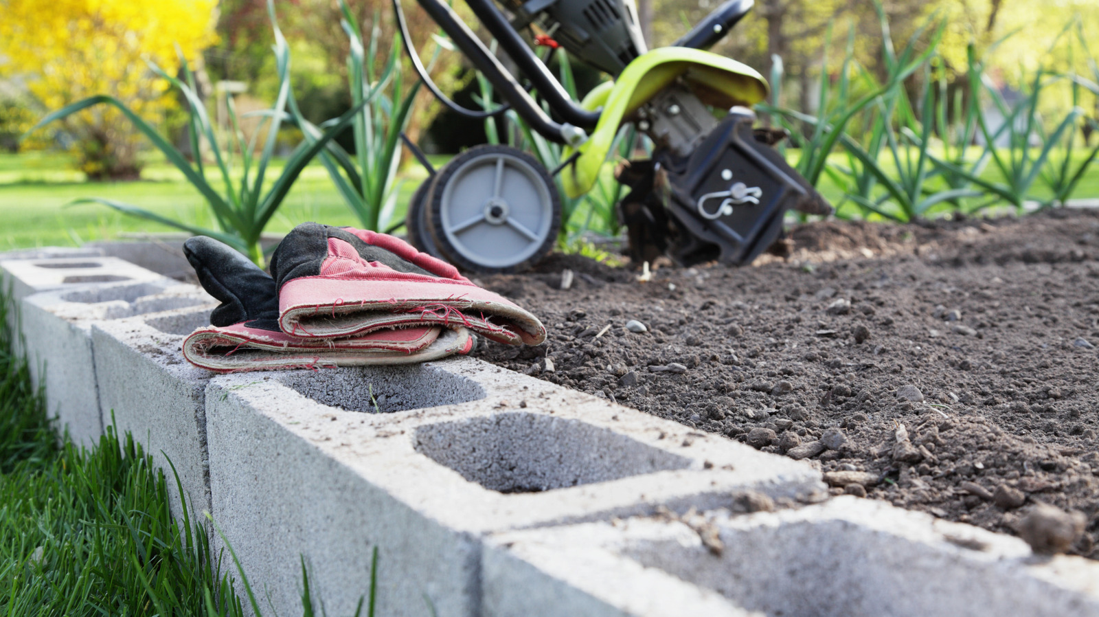 なぜあなたの盛り上がった庭のベッドに燃えがらブロックを使用して再考したいのですか