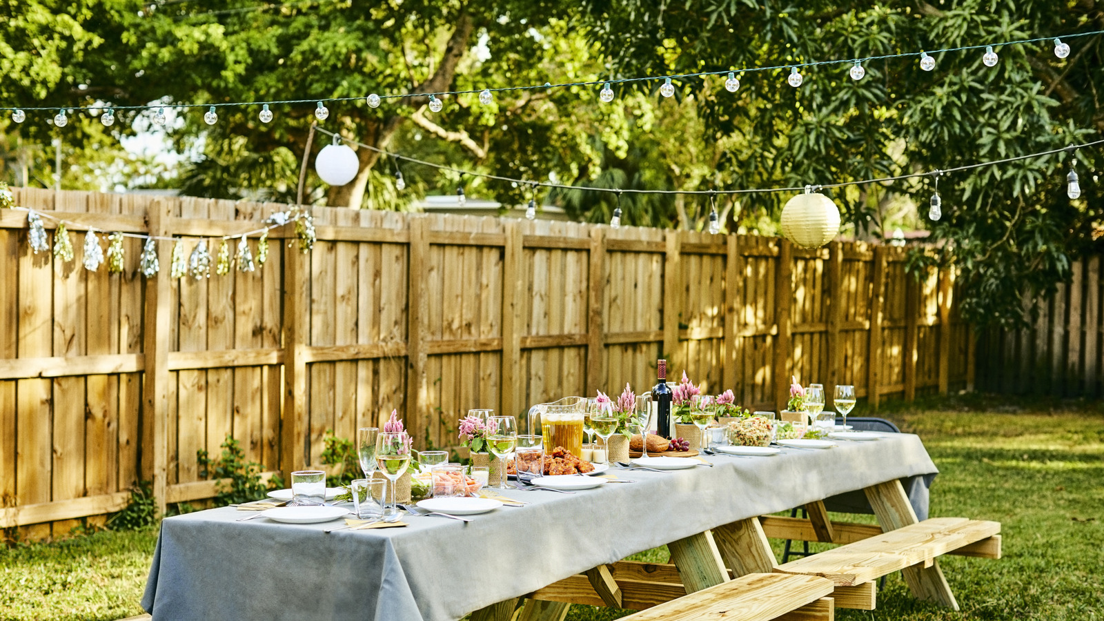 木材または複合フェンシング：あなたのお金に最も多くのことはどれですか？