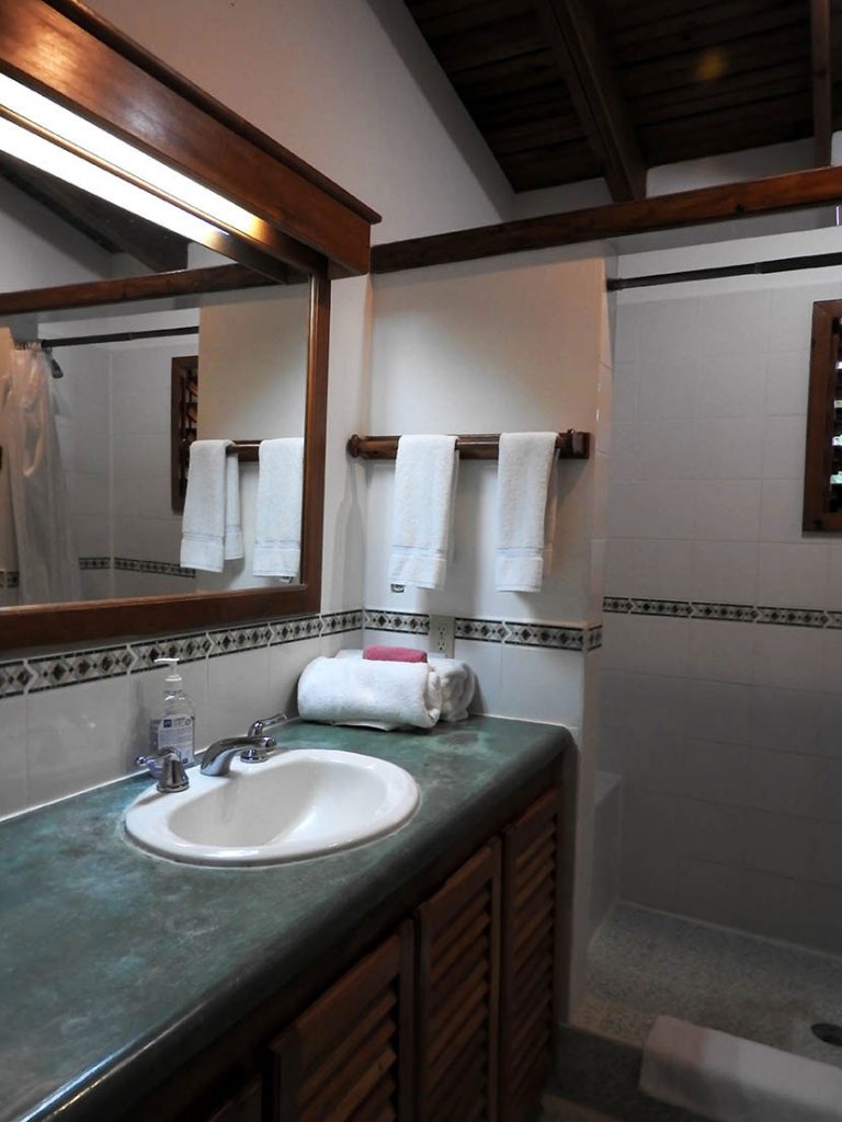 Bathrooms at Hotel Cocolobo Roatan
