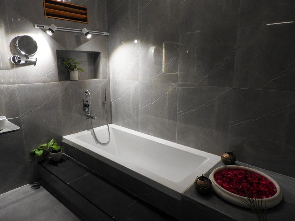 Moustache Hostel Udaipur Bathtub