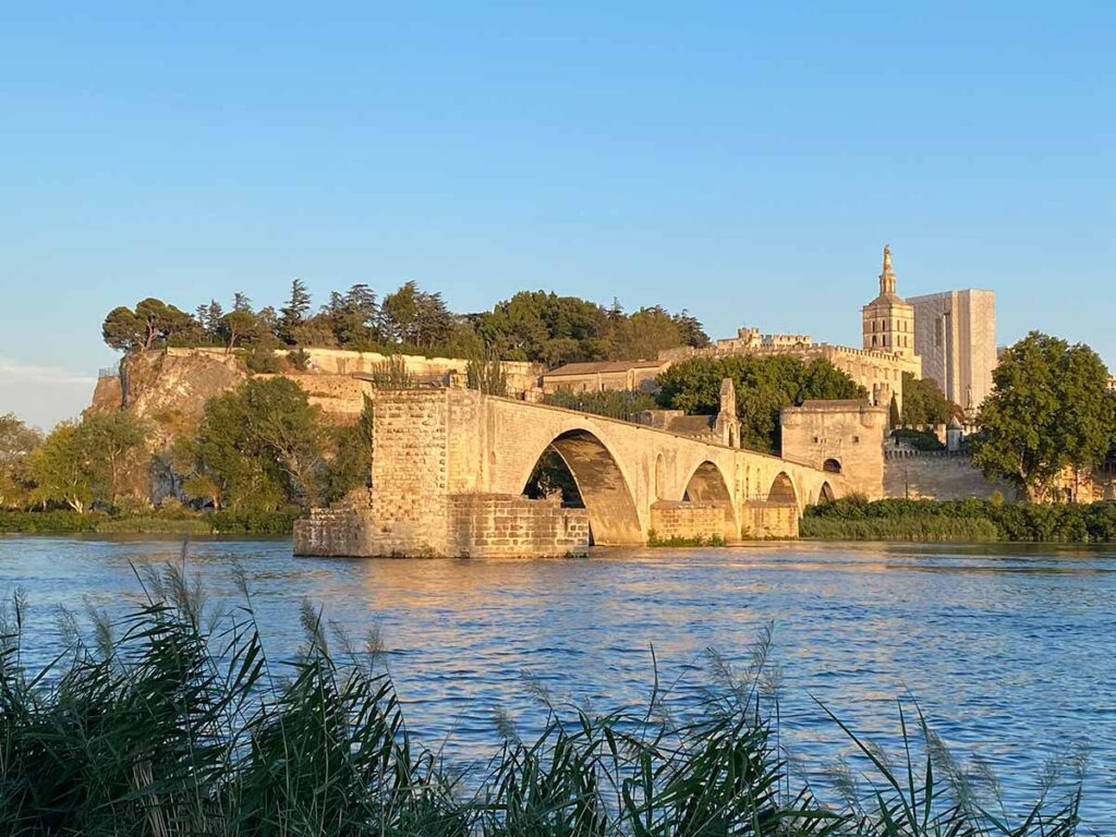 Sur le pont d'Avignon - The Bridge of Avignon