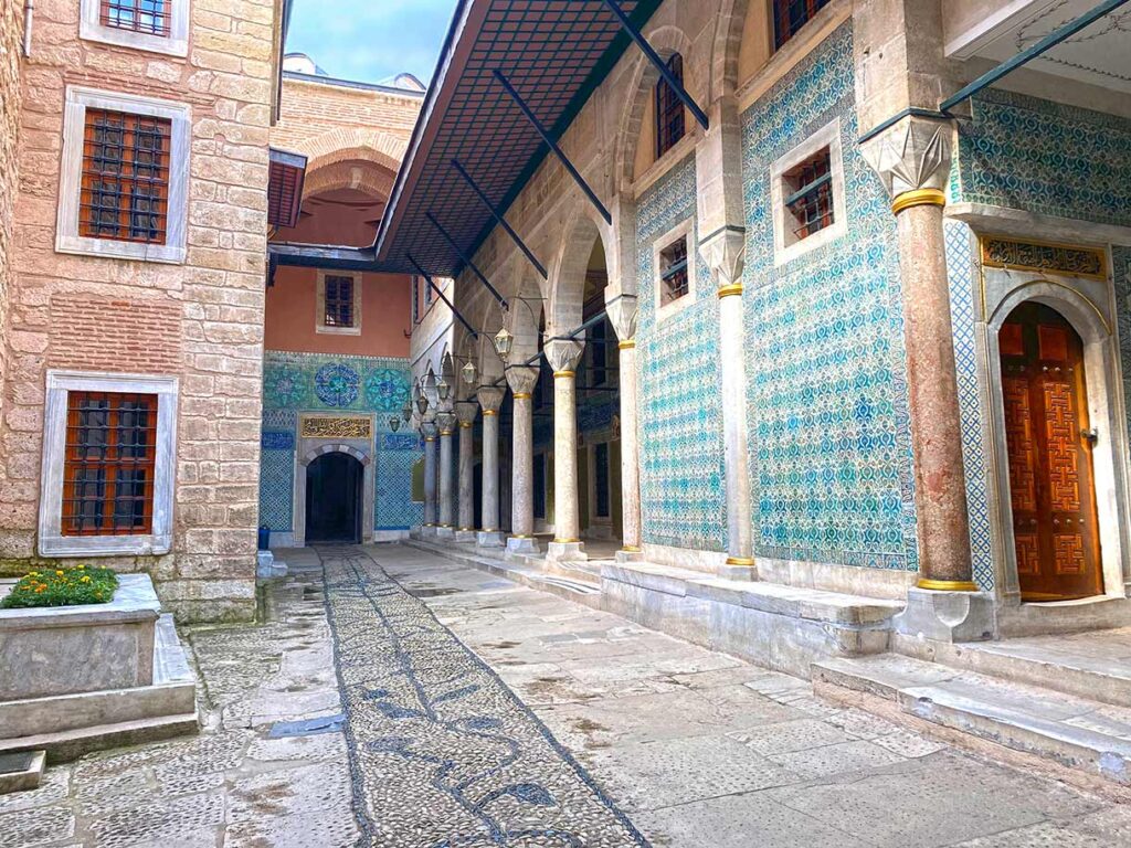 Is the Topkapi Palace Harem in Istanbul Turkey Worth Visiting?