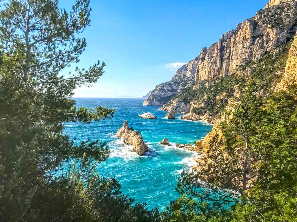 How to Take a Cassis Boat Tour to the Calanques National Park