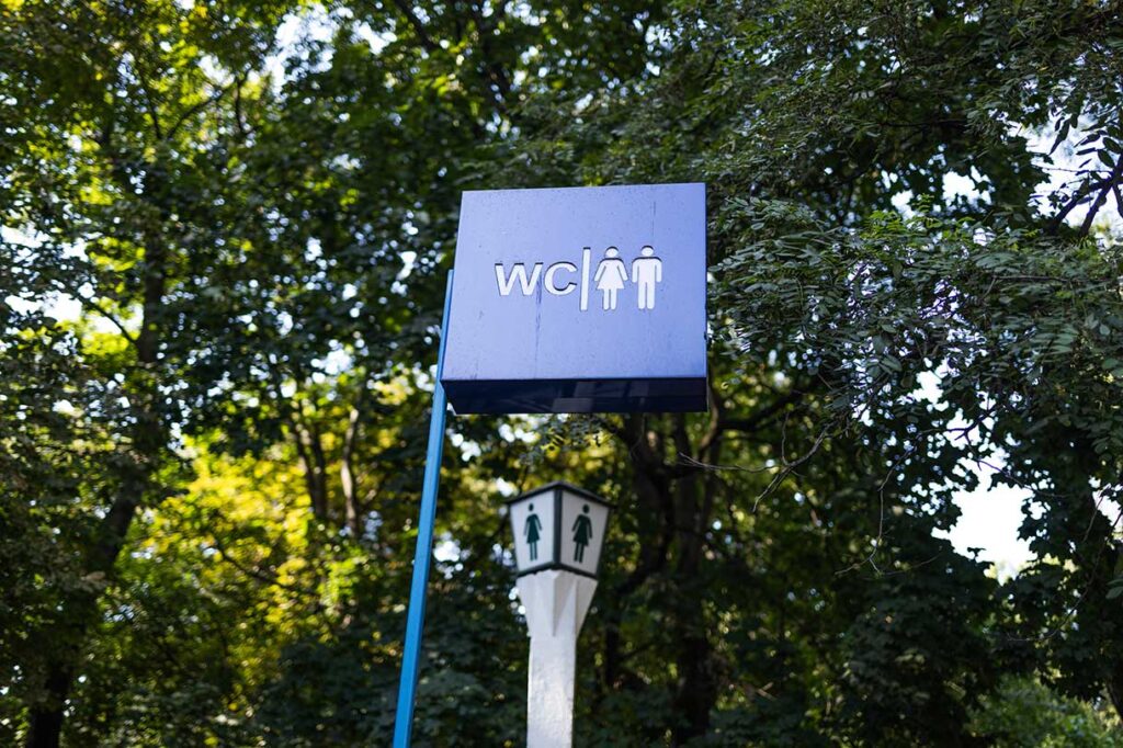 How to Find Public Toilets When You Travel