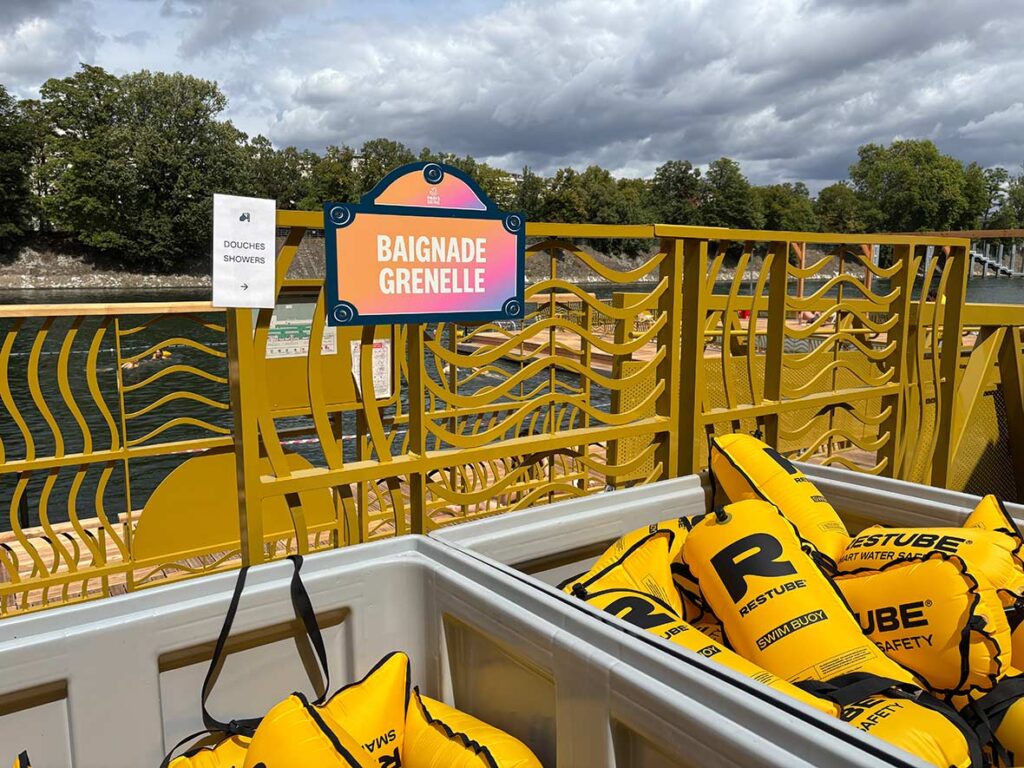Flotation Devices at Baignade Grenelle