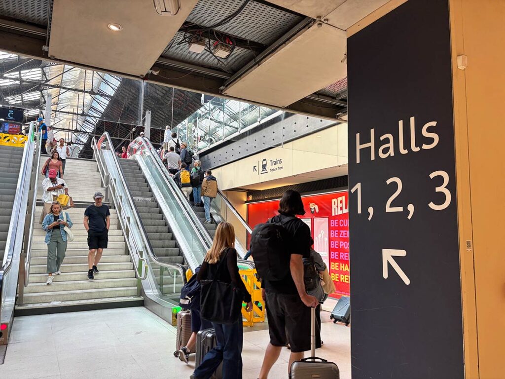 Signs Pointing to Hall 1 at Gare de Lyon